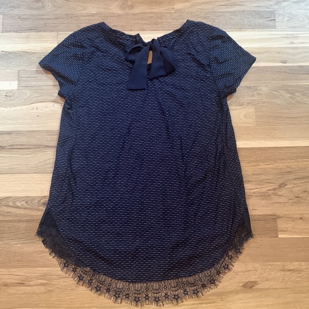 LAUREN Conrad Short Sleeve Knit Blouse w/ Lace Trim Navy Blue Women’s M - Picture 12 of 15